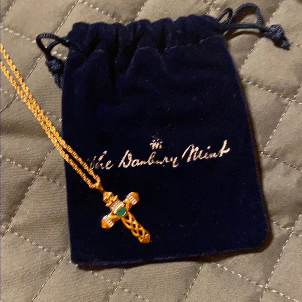 Beautiful gold necklace from the Danbury Mint